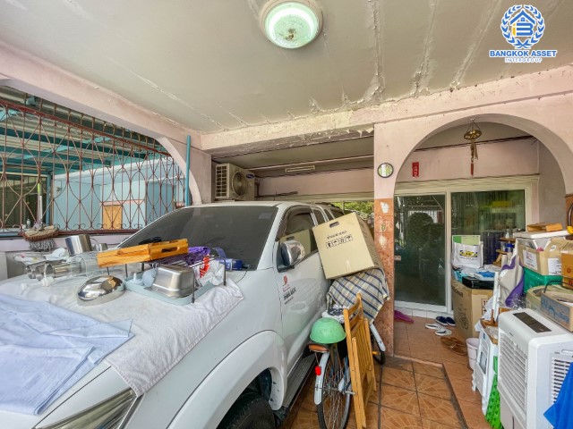 *****ทาวน์เฮ้าส์มือสองย่านนนทบุรี ม.บัวทองเคหะ กาญจนาภิเษก บนเนื้อที่เกือบ 17 ตร.ว. ฟังก์ชัน 2 ห้องนอน 1 ห้องน้ำ 1 ที่จอดรถ บ้านอบอุ่น เหมาะทำการค้า เชื่อมต่อถ.บางกรวย-ไทรน้อย, ถ.กาญจนาภิเษก, ถ.ชัยพฤกษ์ ใกล้รถไฟฟ้าสายสีม่วง "สถานีคลองบางไผ่" รีบจับจองเลย!